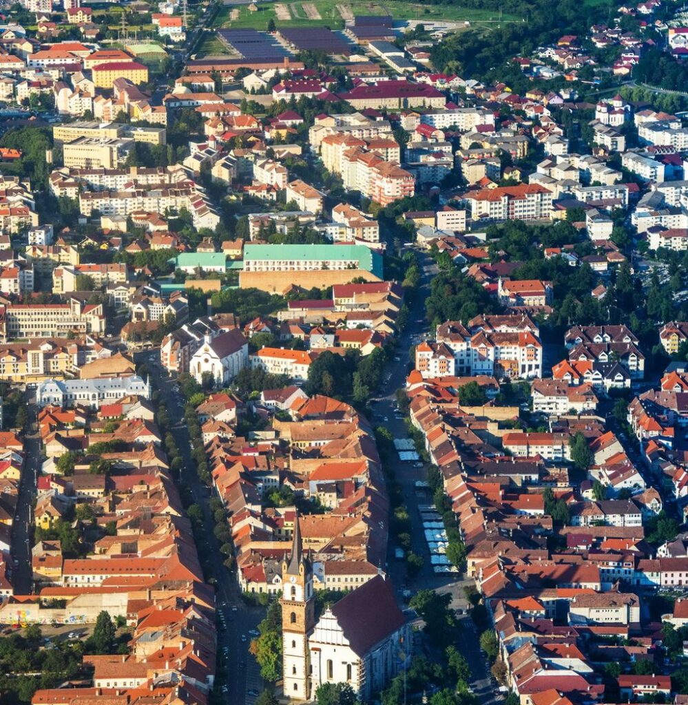 Câți locuitori cu documente are orașul Bistrița Ce obiectiv și a