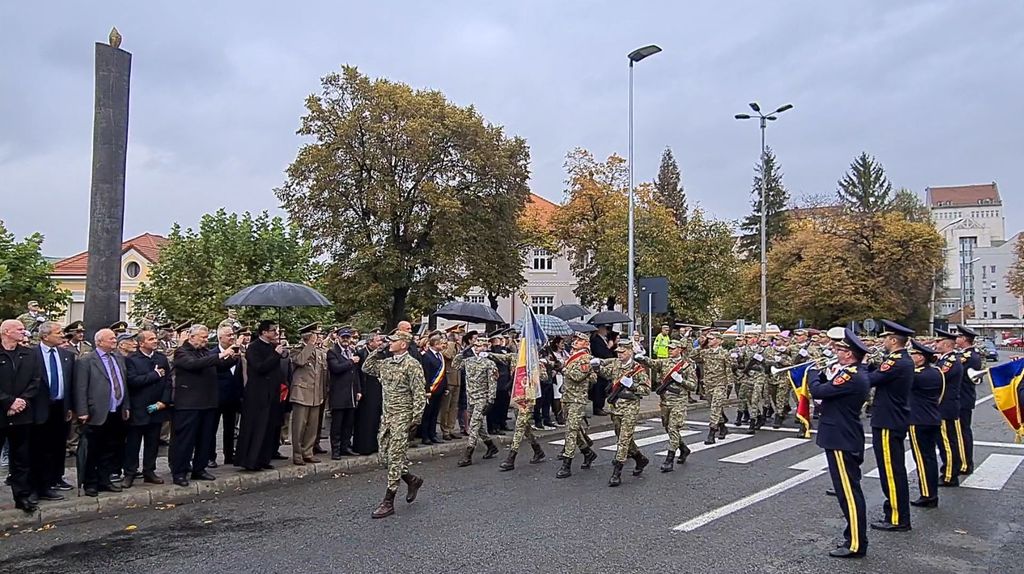 Ziua Armatei S Rb Torit La Monumentul Eroilor Timponline Ro