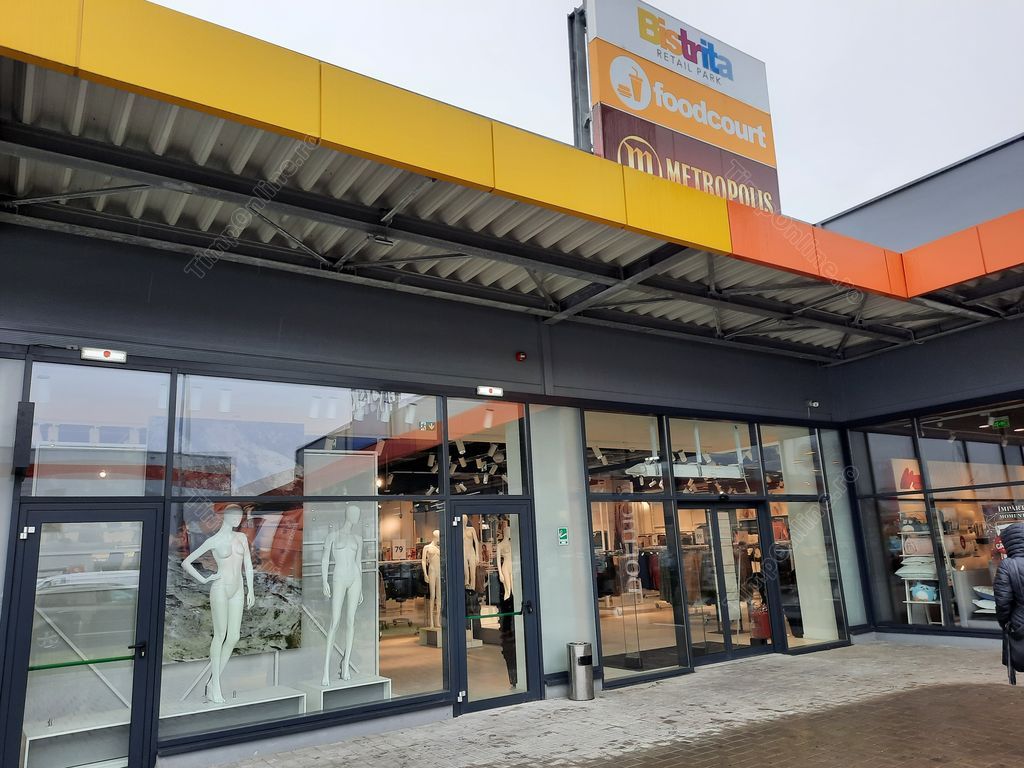 income liver focus Se deschide un magazin cu haine in fosta zona de food court din Bistrita  Retail Park (FOTO)